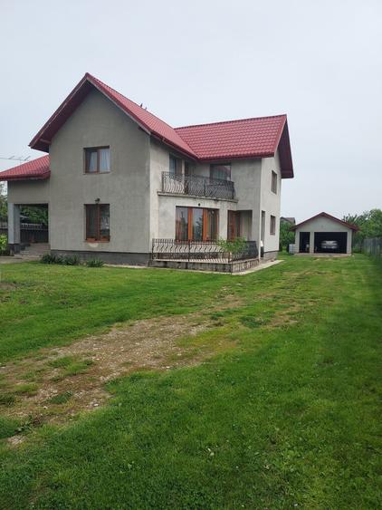Casă cu 3 camere decomandat în Blejoi