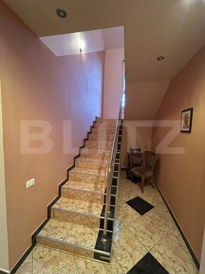 Casă individuală cu 6 camere cu Canalizare în Girocului