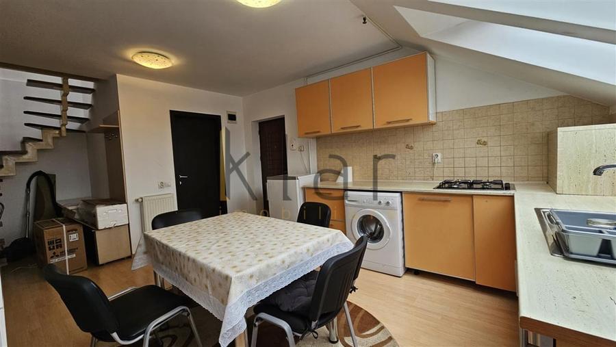 Apartament cu 4 camere semidecomandat, mobilat în Bună Ziua