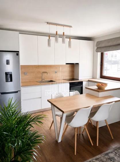 Apartament cu 3 camere semidecomandat, mobilat în Europa