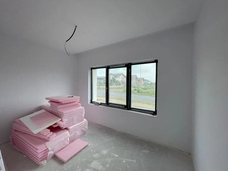 Casă cu 5 camere cu Teren 599 Mp în Giarmata
