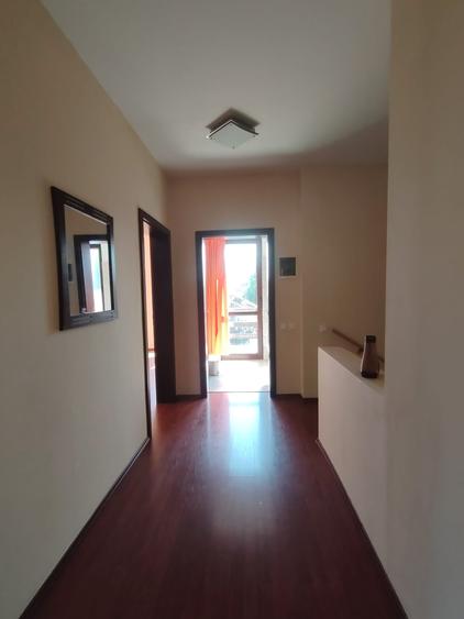 Casă cu 5 camere cu Canalizare în Corbeanca