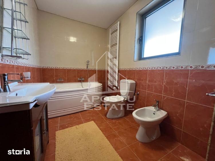 Casă cu 4 camere cu Canalizare în Soarelui