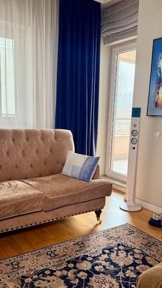 Apartament cu 3 camere decomandat în Tei
