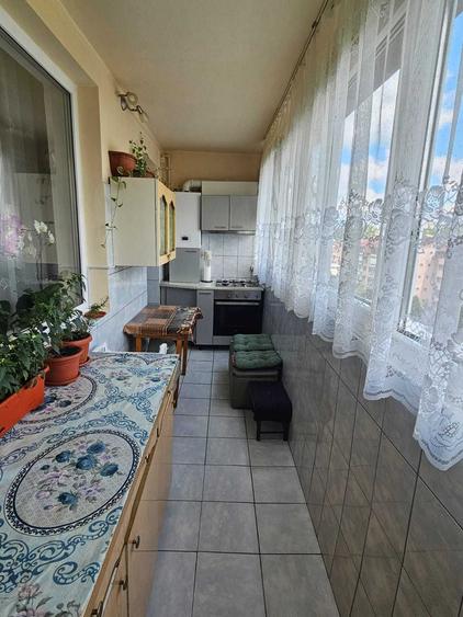 Apartament cu 3 camere decomandat în Micro 4