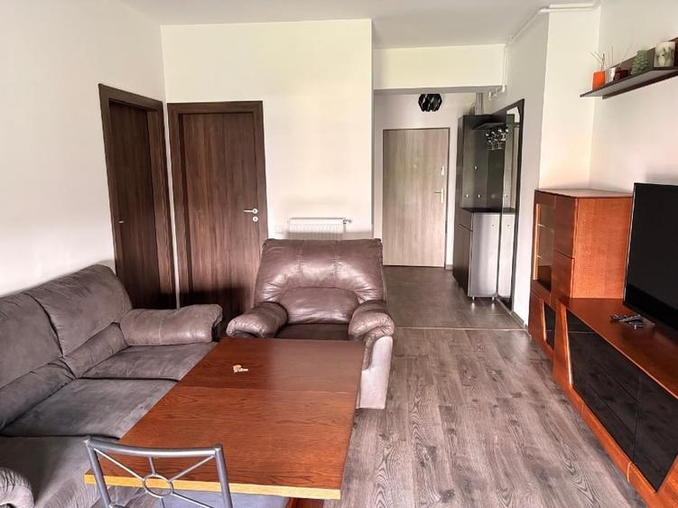 Apartament cu 2 camere semidecomandat, mobilat în Calea Călărașilor