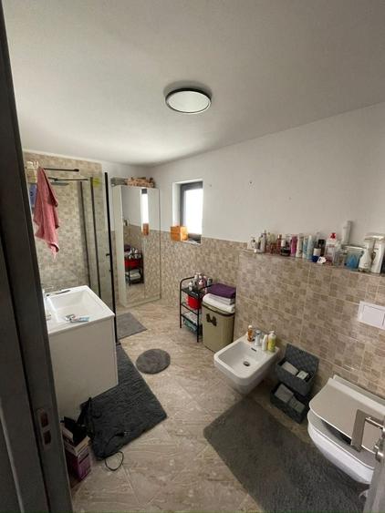 Casă cu 4 camere în Vulcan