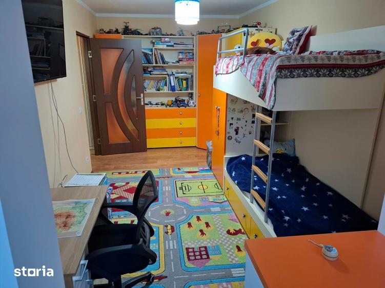 Apartament cu 4 camere decomandat, mobilat în Confecții