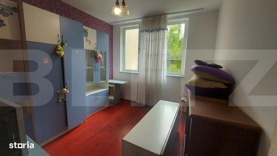 Apartament cu 3 camere semidecomandat în Simeria