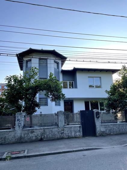 Casă cu 4 camere cu Teren 220 Mp în Exterior Vest