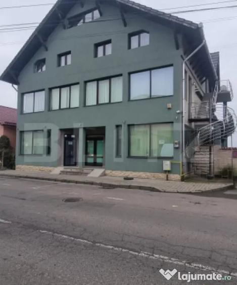 Spațiu comercial, de 1,000 mp, în Central