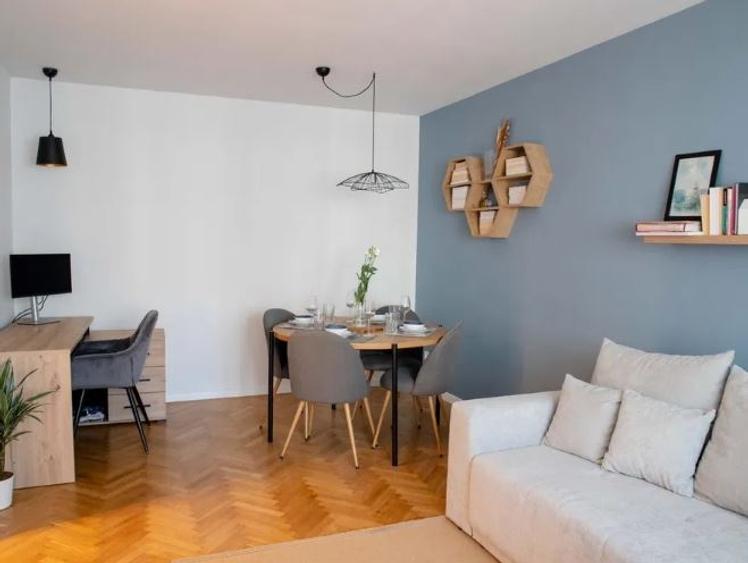 Apartament cu 2 camere decomandat, mobilat în P-ța Victoriei