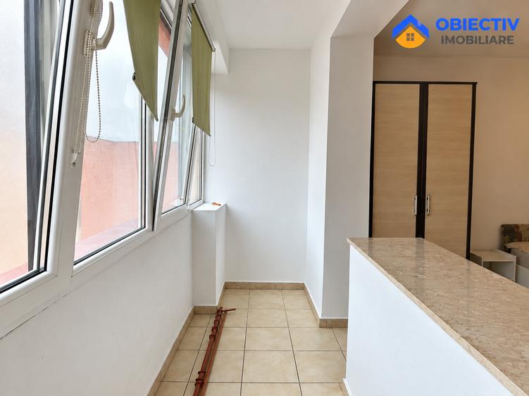 Apartament cu 3 camere semidecomandat în Mărăței