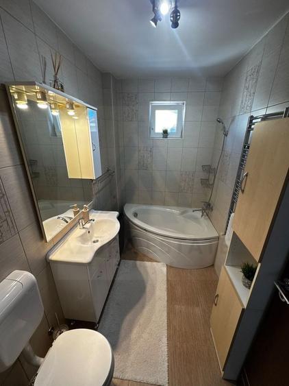 Apartament cu 3 camere decomandat, mobilat în Turnișor
