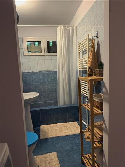 Apartament cu 3 camere semidecomandat în Berceni