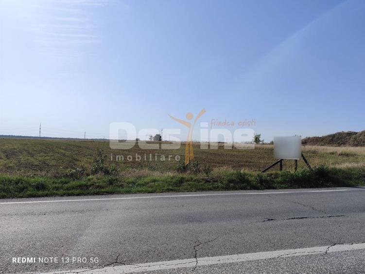 Teren agricol intravilan de 12500 mp, în Vest