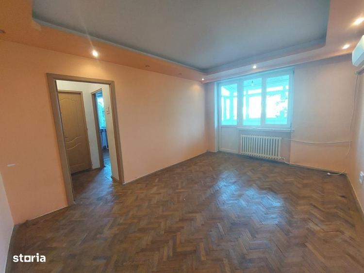 Apartament cu 3 camere semidecomandat în Titulescu