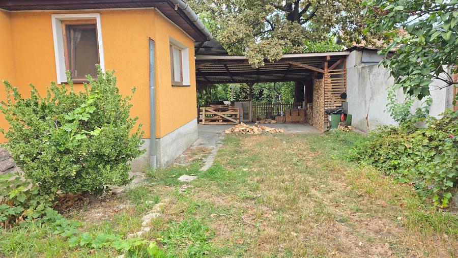 Casă individuală cu 4 camere cu Canalizare în Ultracentral