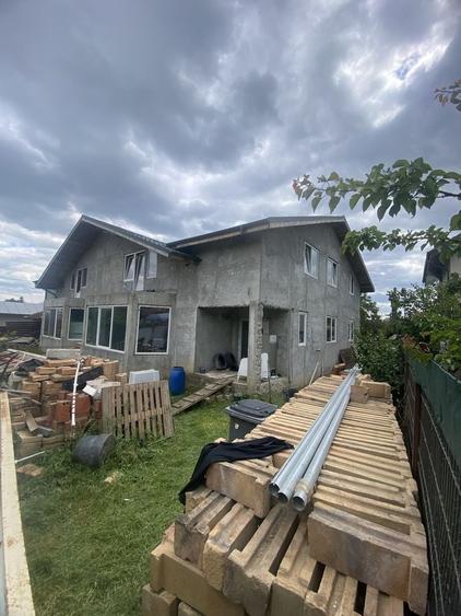 Casă cu 4 camere în Manasia
