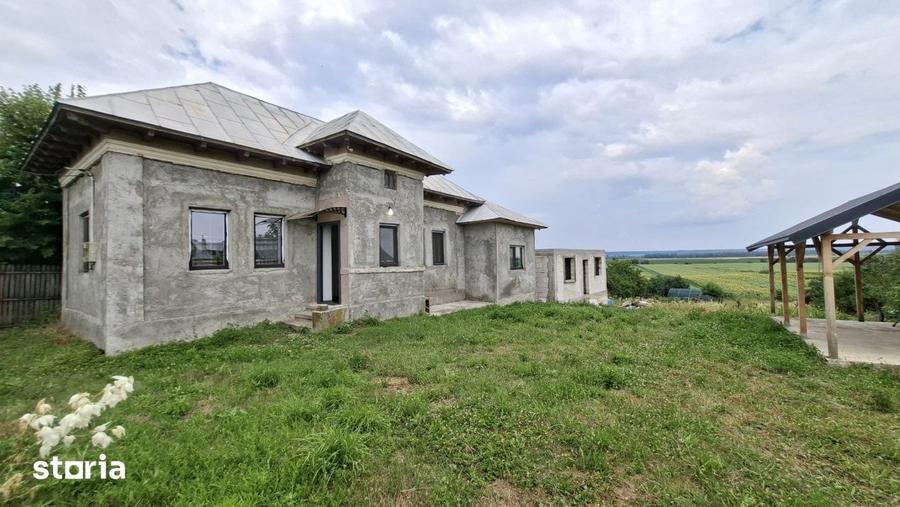 Casă cu 2 camere cu Teren 1746 Mp în Rătești