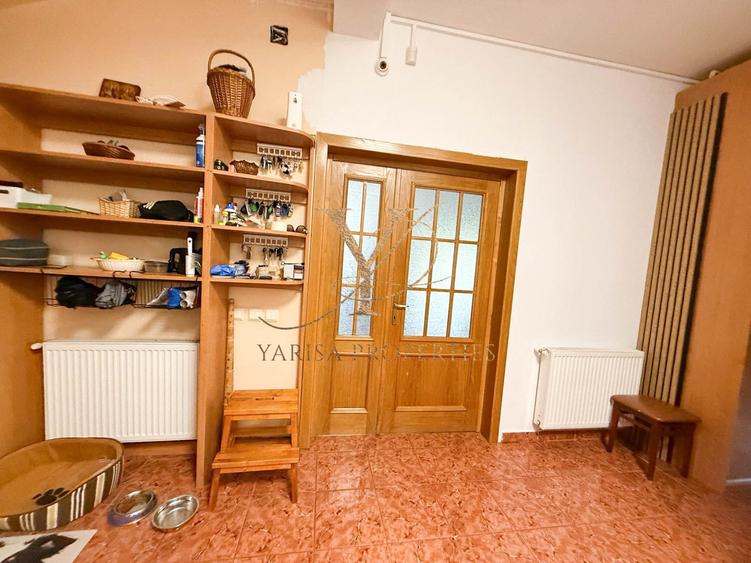 Casă individuală cu 14 camere cu Garaj în Odăile