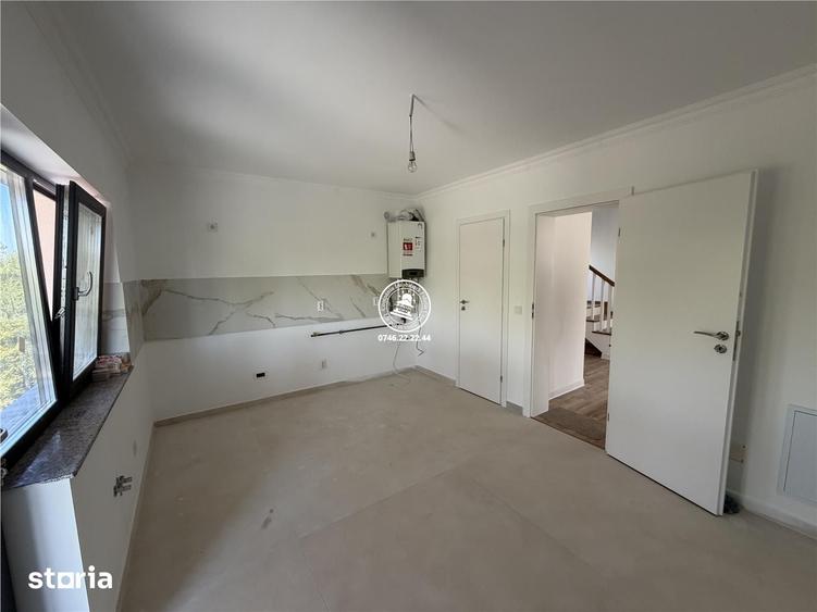 Casă cu 4 camere cu Teren 500 Mp în Bârnova
