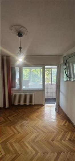 Apartament cu 3 camere decomandat, mobilat în Iancului