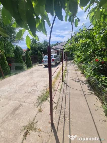 Casă cu 3 camere cu Teren 300 Mp în Alexandru cel Bun