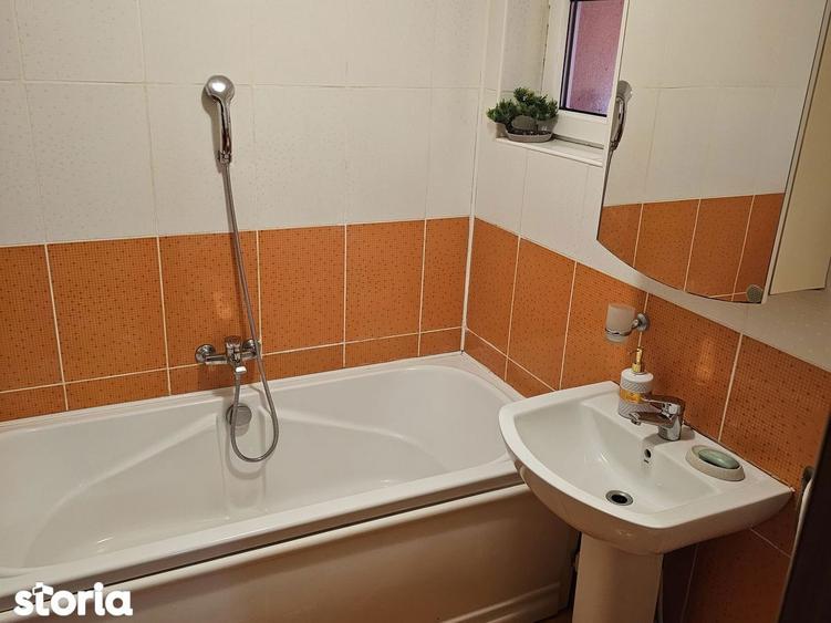 Apartament cu 3 camere decomandat, mobilat în Titan