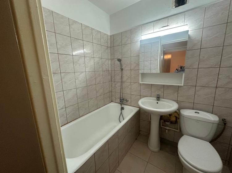Apartament cu 3 camere decomandat în Politehnica