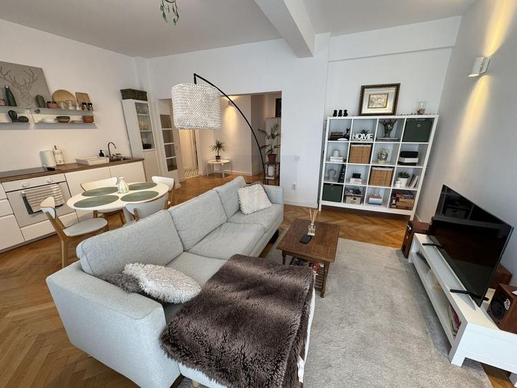 Apartament cu 3 camere decomandat, mobilat în Unirii