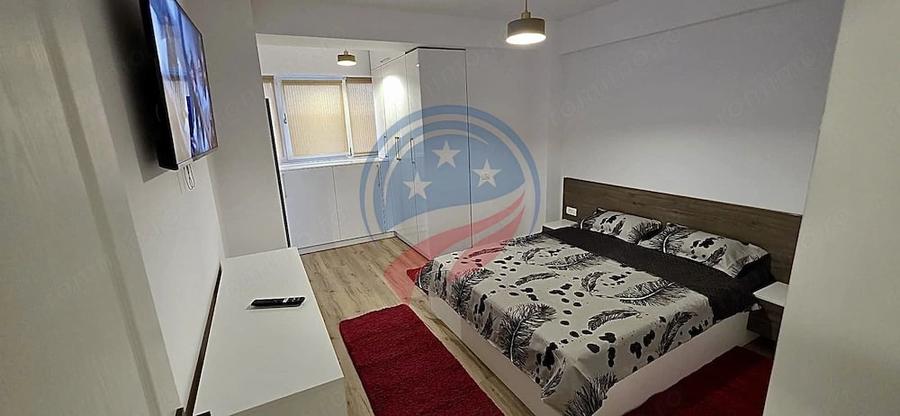 Apartament cu 3 camere semidecomandat în Central