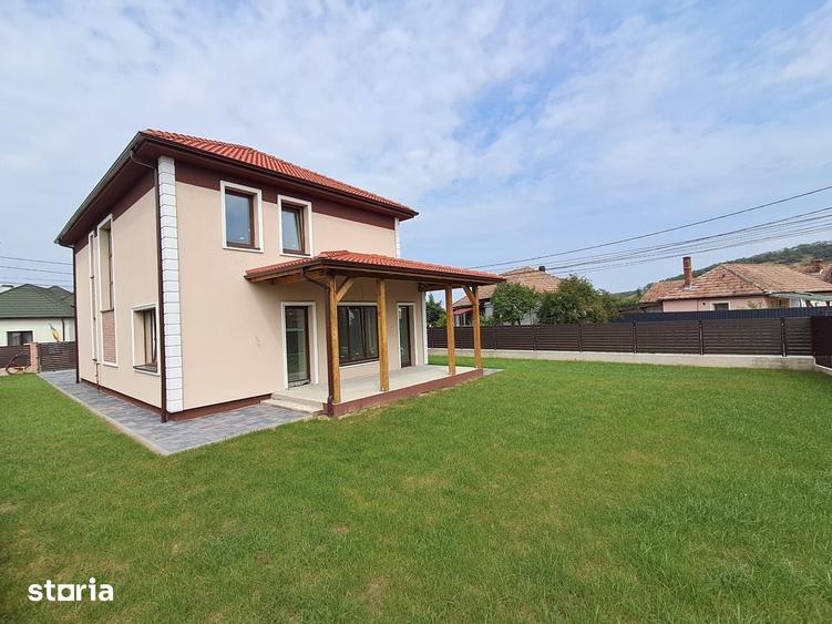 Casă cu 5 camere cu Teren 601 Mp în Apahida
