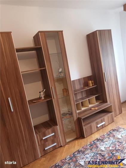 Apartament cu 3 camere decomandat în Drumul Poienii