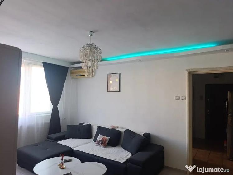 Apartament cu 3 camere semidecomandat în Titan