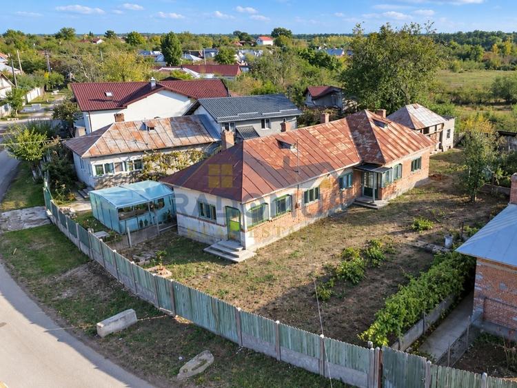 Casă individuală cu 5 camere cu Canalizare în Poienarii-Rali