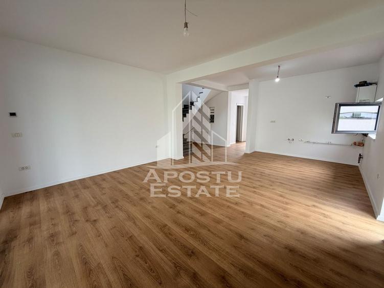 Duplex cu 5 camere cu Canalizare în Moșnița Nouă