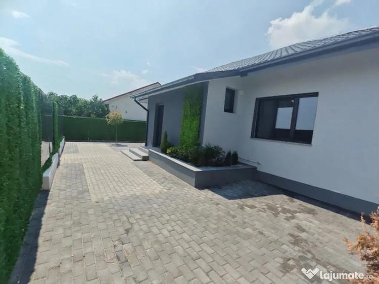 Casă cu 4 camere cu Teren 398 Mp în Cumpăna