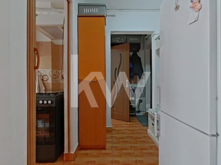 Apartament cu 3 camere nedecomandat, mobilat în Florilor