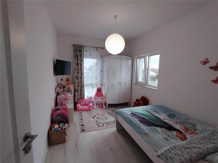 Duplex cu 4 camere cu Canalizare în Urseni