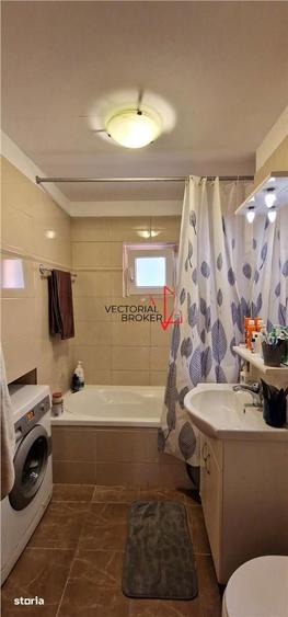 Apartament cu 3 camere decomandat, mobilat în Tei
