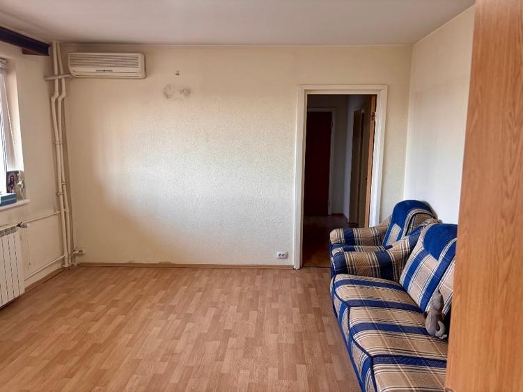 Apartament cu 3 camere semidecomandat în Gorjului