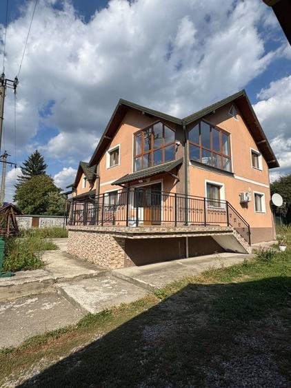 Casă cu 4 camere în Central