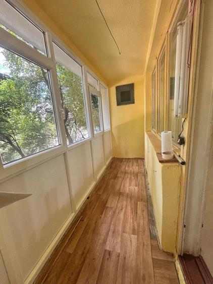 Apartament cu 3 camere semidecomandat în Alexandru Obregia
