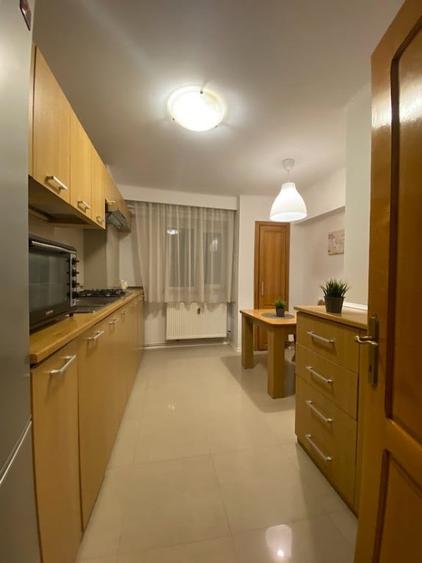 Apartament cu 3 camere decomandat în Ultracentral