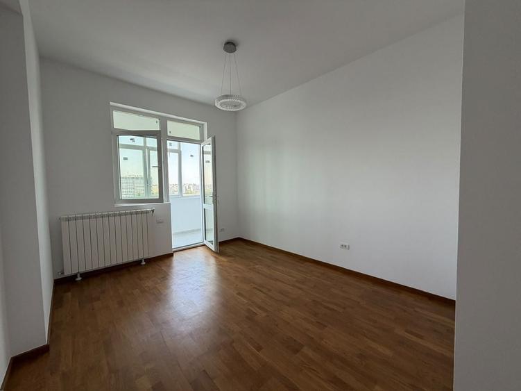 Penthouse cu 5 camere decomandat în Parcul Carol