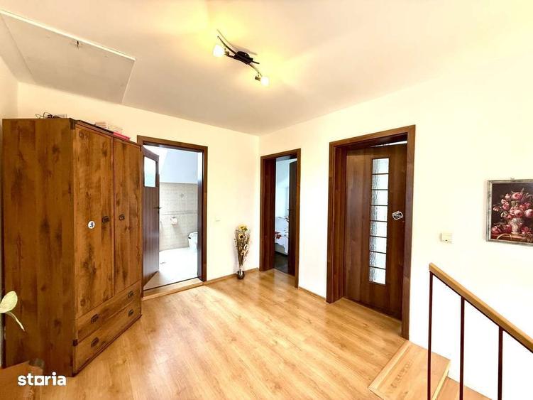 Casă cu 4 camere în Stana