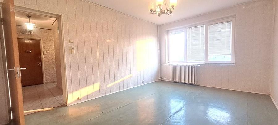 Apartament cu 3 camere decomandat în Berceni