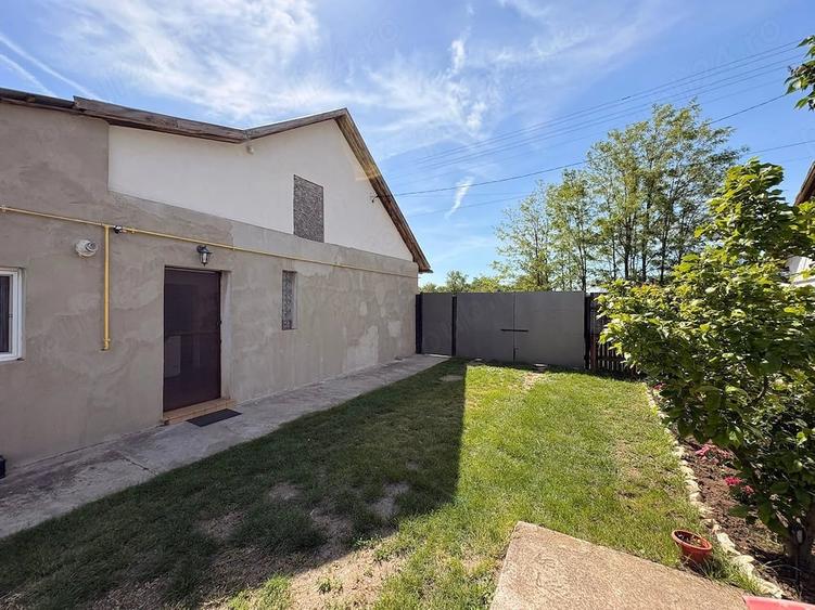 Casă cu 4 camere cu Teren 800 Mp în Pecica