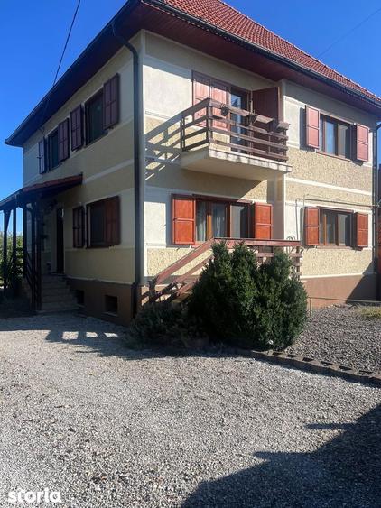 Casă cu 5 camere cu Teren 936 Mp în Central